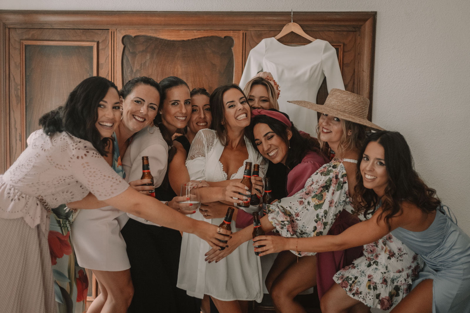 Los Mejores Acompañantes para Elegir tu Vestido