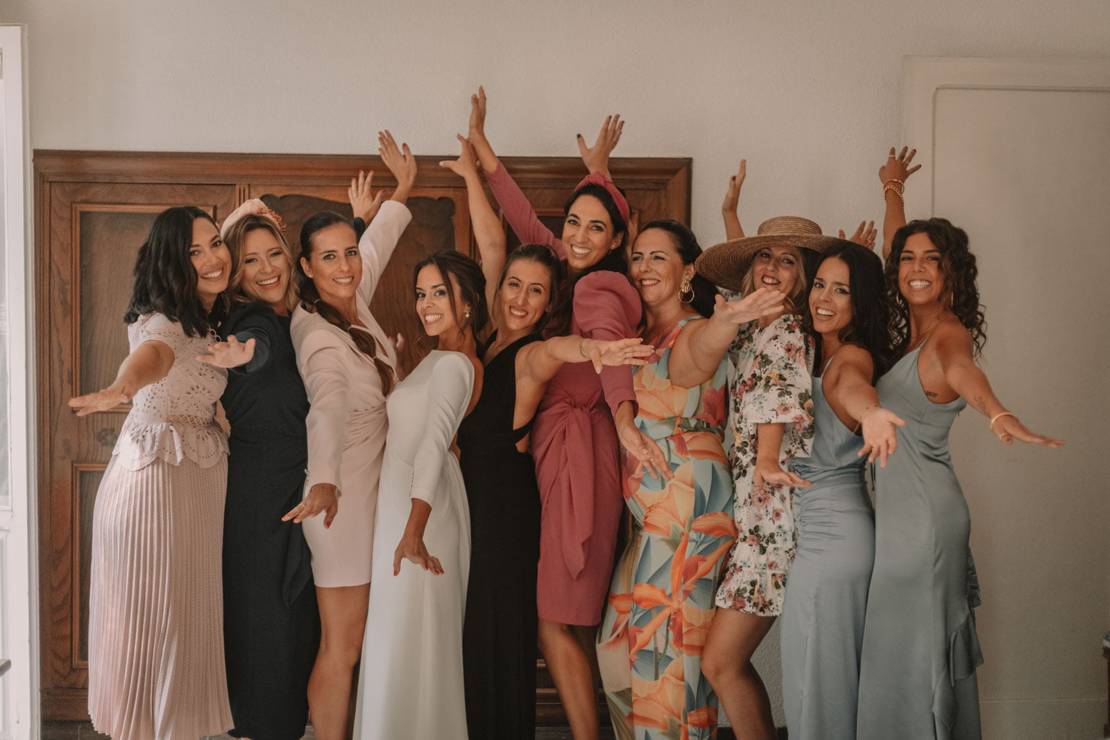 Los Mejores Acompañantes para Elegir tu Vestido